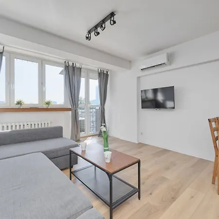 Cozy With Amazing View Of The By Renters * Vratislav